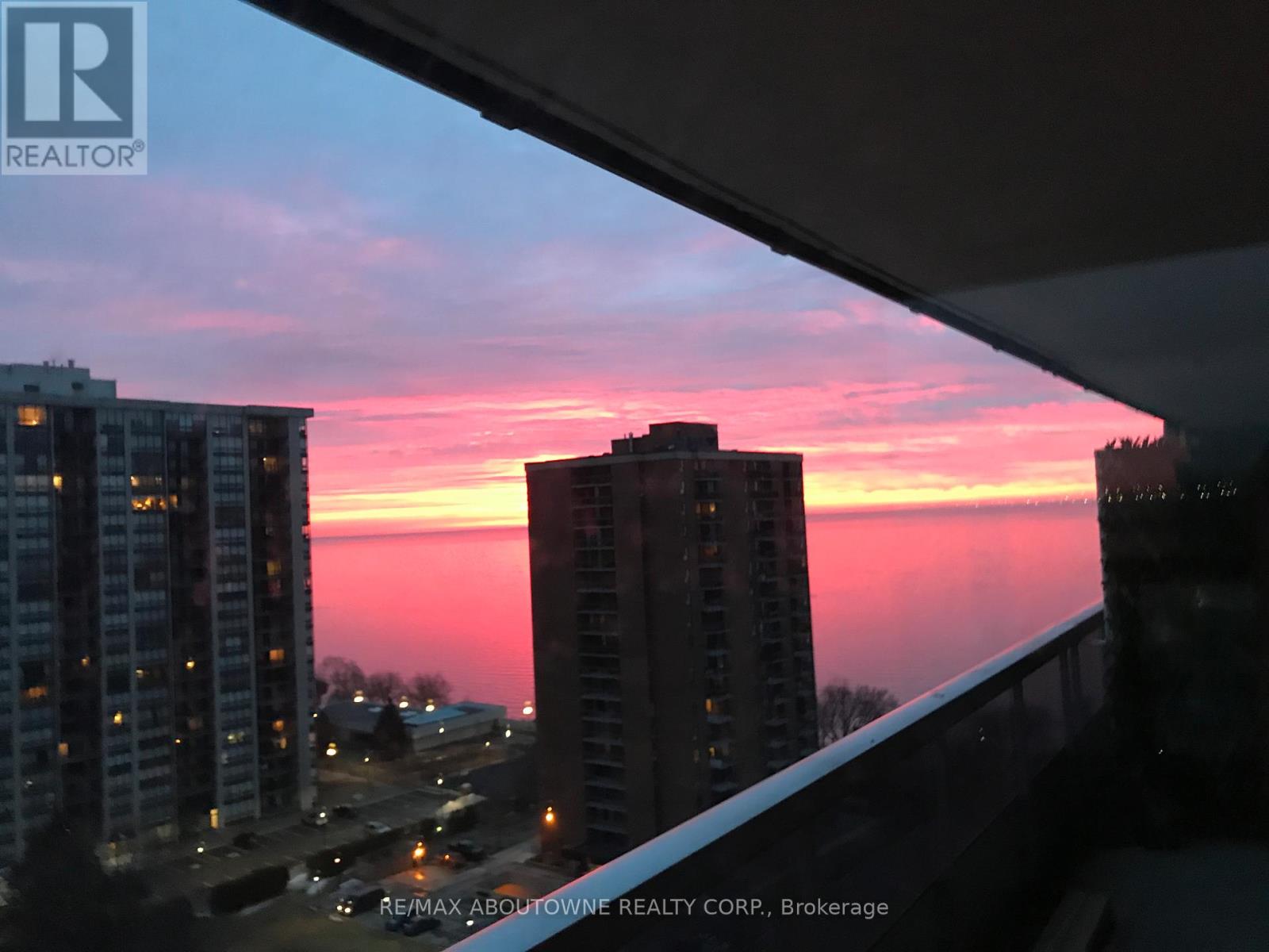 1704 - 2263 Marine Drive, Oakville, Ontario  L6L 5K1 - Photo 10 - W12704378