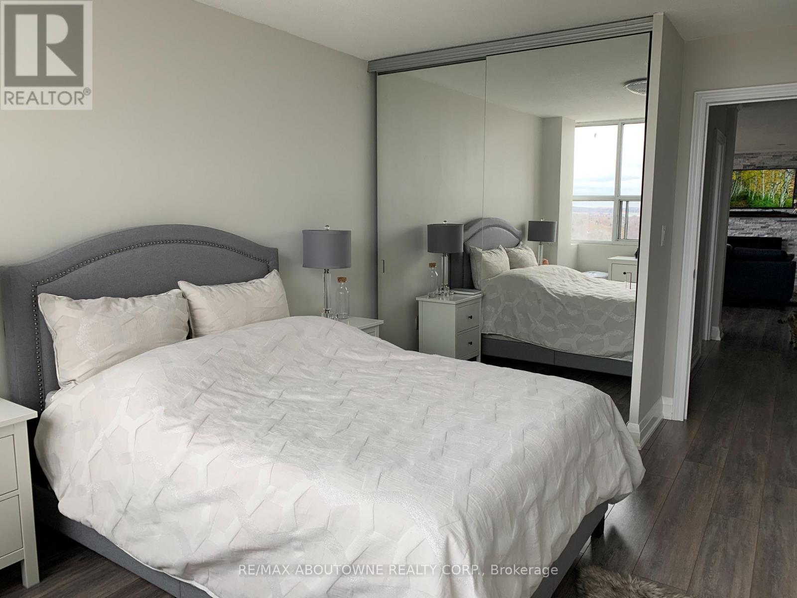 1704 - 2263 Marine Drive, Oakville, Ontario  L6L 5K1 - Photo 13 - W12704378