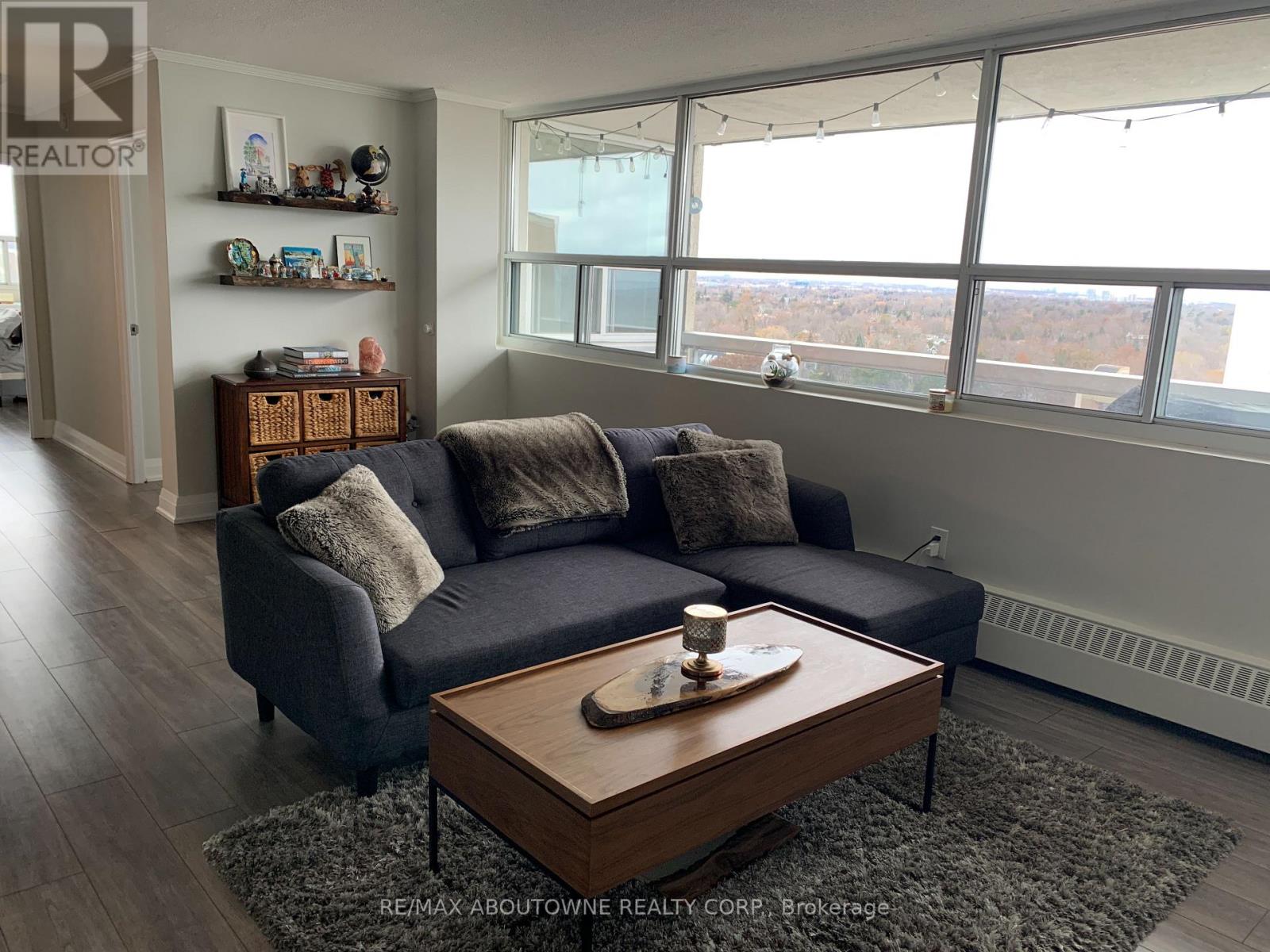 1704 - 2263 Marine Drive, Oakville, Ontario  L6L 5K1 - Photo 3 - W12704378