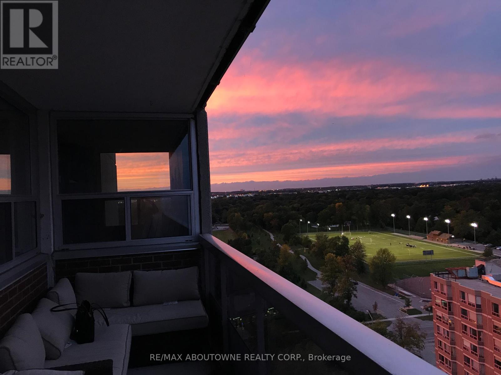 1704 - 2263 Marine Drive, Oakville, Ontario  L6L 5K1 - Photo 9 - W12704378