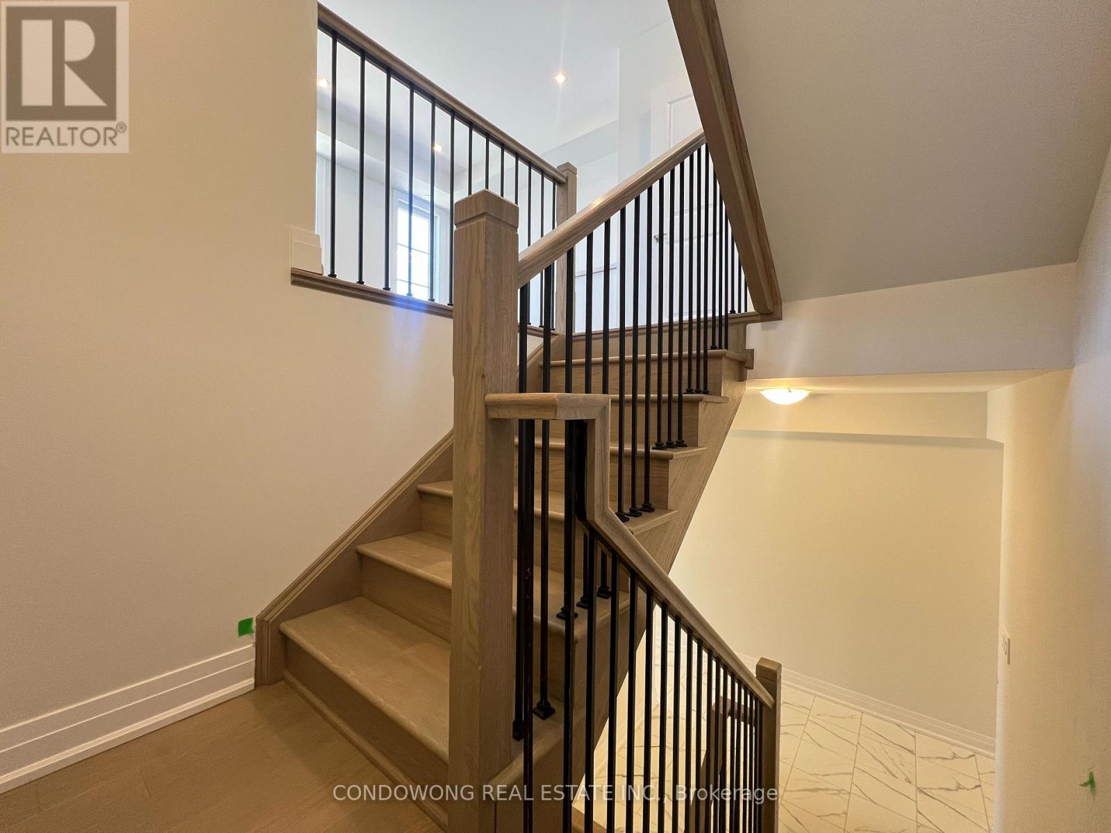 5951 Saigon Street, Mississauga, Ontario  L5V 0E9 - Photo 10 - W12704388