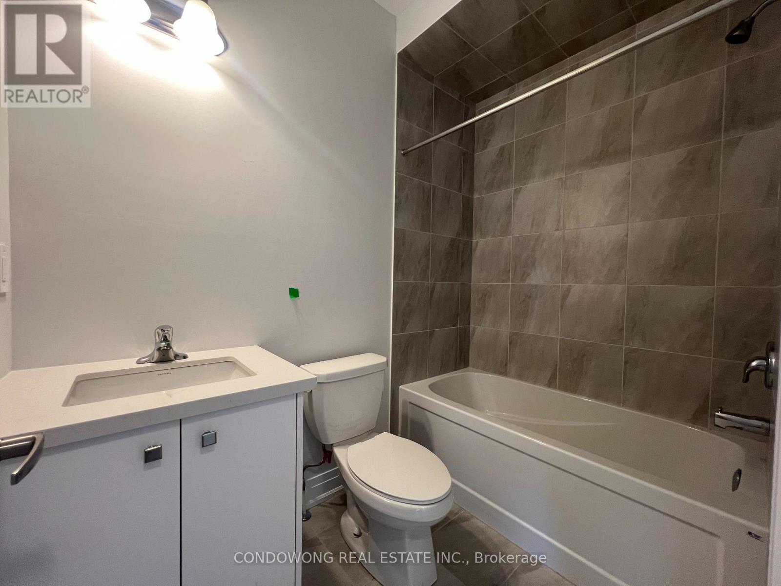 5951 Saigon Street, Mississauga, Ontario  L5V 0E9 - Photo 32 - W12704388