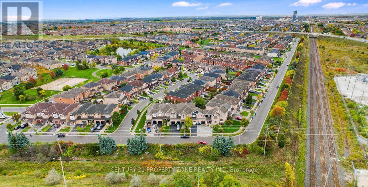 83 Spicebush Terrace, Brampton, Ontario  L6X 0J5 - Photo 3 - W12704410