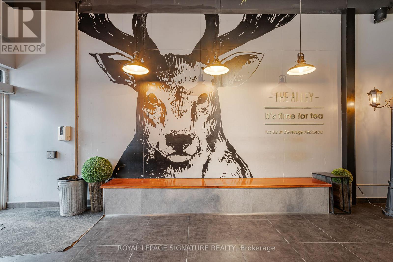 11 - 325 Central Parkway W, Mississauga, Ontario  L5B 3X9 - Photo 10 - W12704432