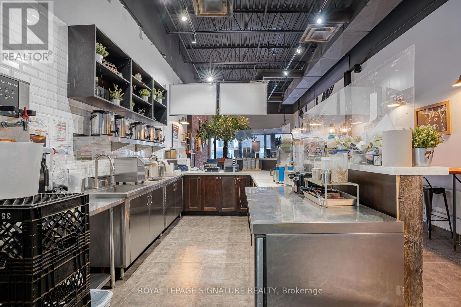 11 - 325 Central Parkway W, Mississauga, Ontario  L5B 3X9 - Photo 13 - W12704432