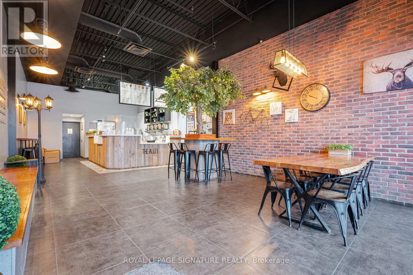 11 - 325 Central Parkway W, Mississauga, Ontario  L5B 3X9 - Photo 2 - W12704432