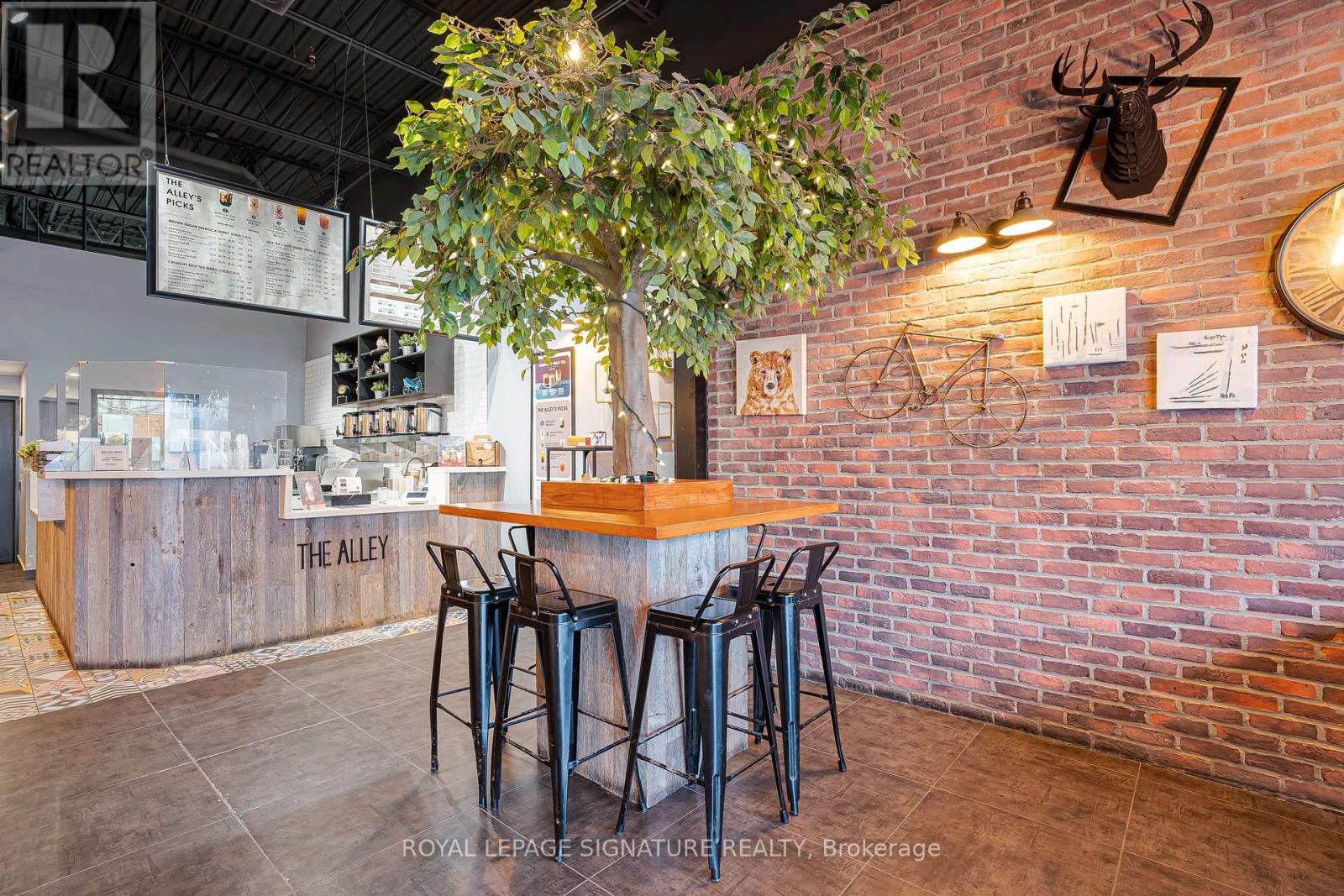 11 - 325 Central Parkway W, Mississauga, Ontario  L5B 3X9 - Photo 5 - W12704432