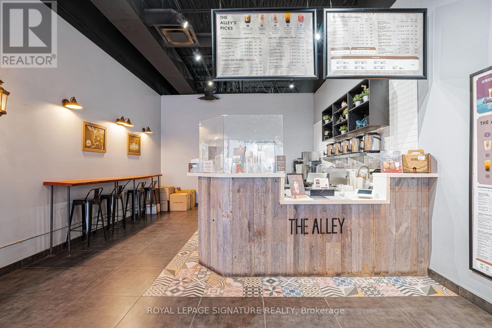 11 - 325 Central Parkway W, Mississauga, Ontario  L5B 3X9 - Photo 6 - W12704432