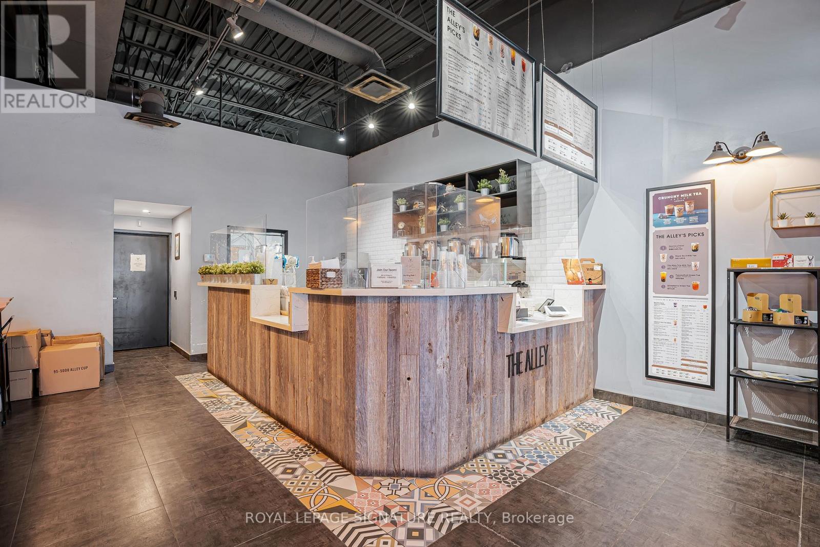 11 - 325 Central Parkway W, Mississauga, Ontario  L5B 3X9 - Photo 7 - W12704432