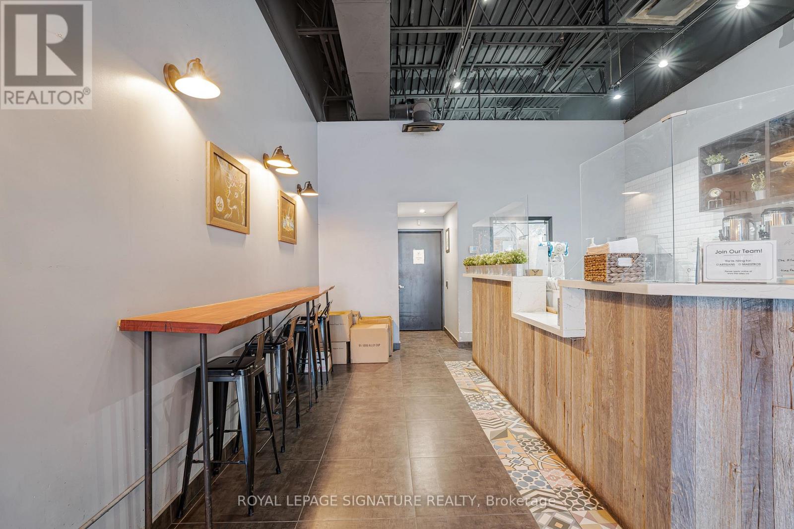 11 - 325 Central Parkway W, Mississauga, Ontario  L5B 3X9 - Photo 8 - W12704432