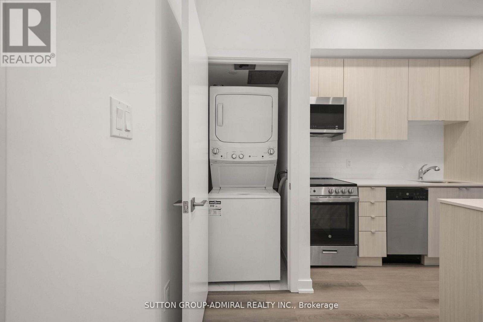 201 - 2433 Dufferin Street, Toronto, Ontario  M6E 3T3 - Photo 10 - W12704466