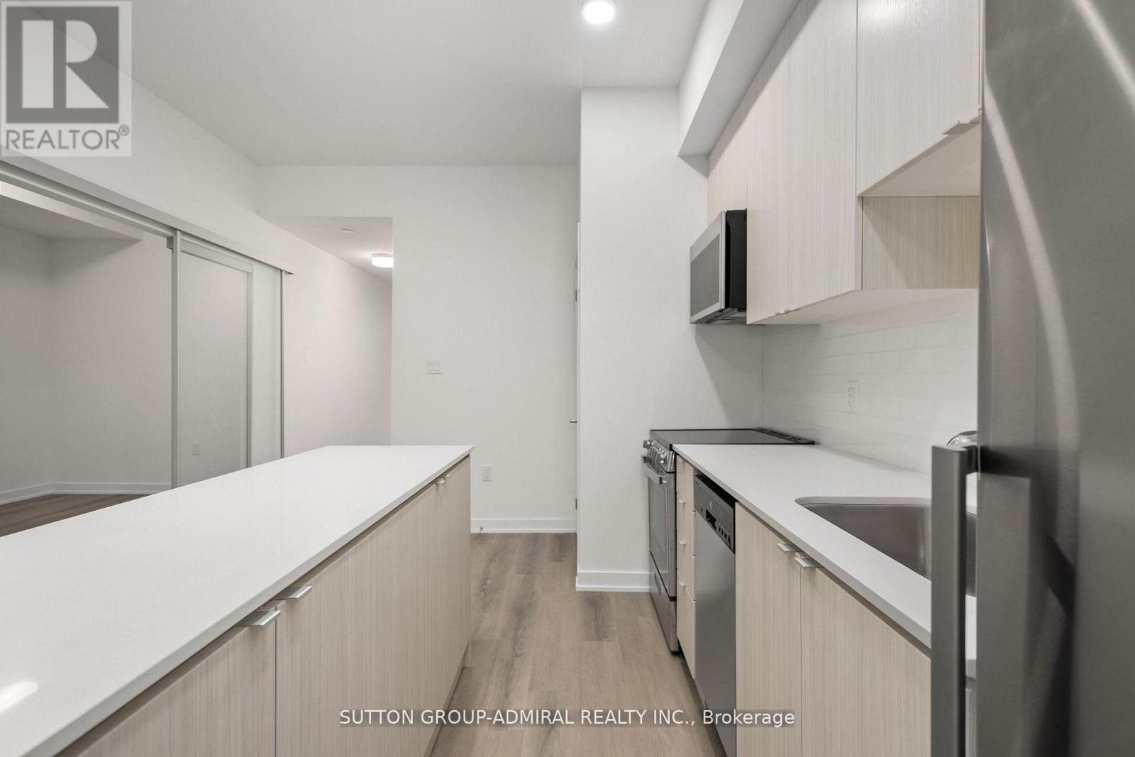 201 - 2433 Dufferin Street, Toronto, Ontario  M6E 3T3 - Photo 4 - W12704466