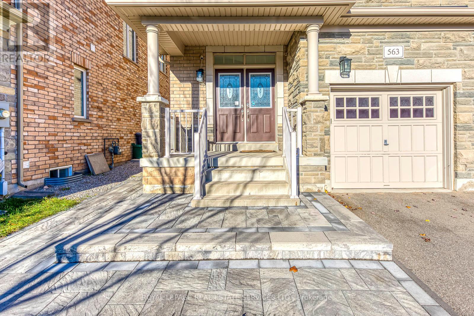 563 Settlers Road W, Oakville, Ontario  L6M 1N7 - Photo 3 - W12704514