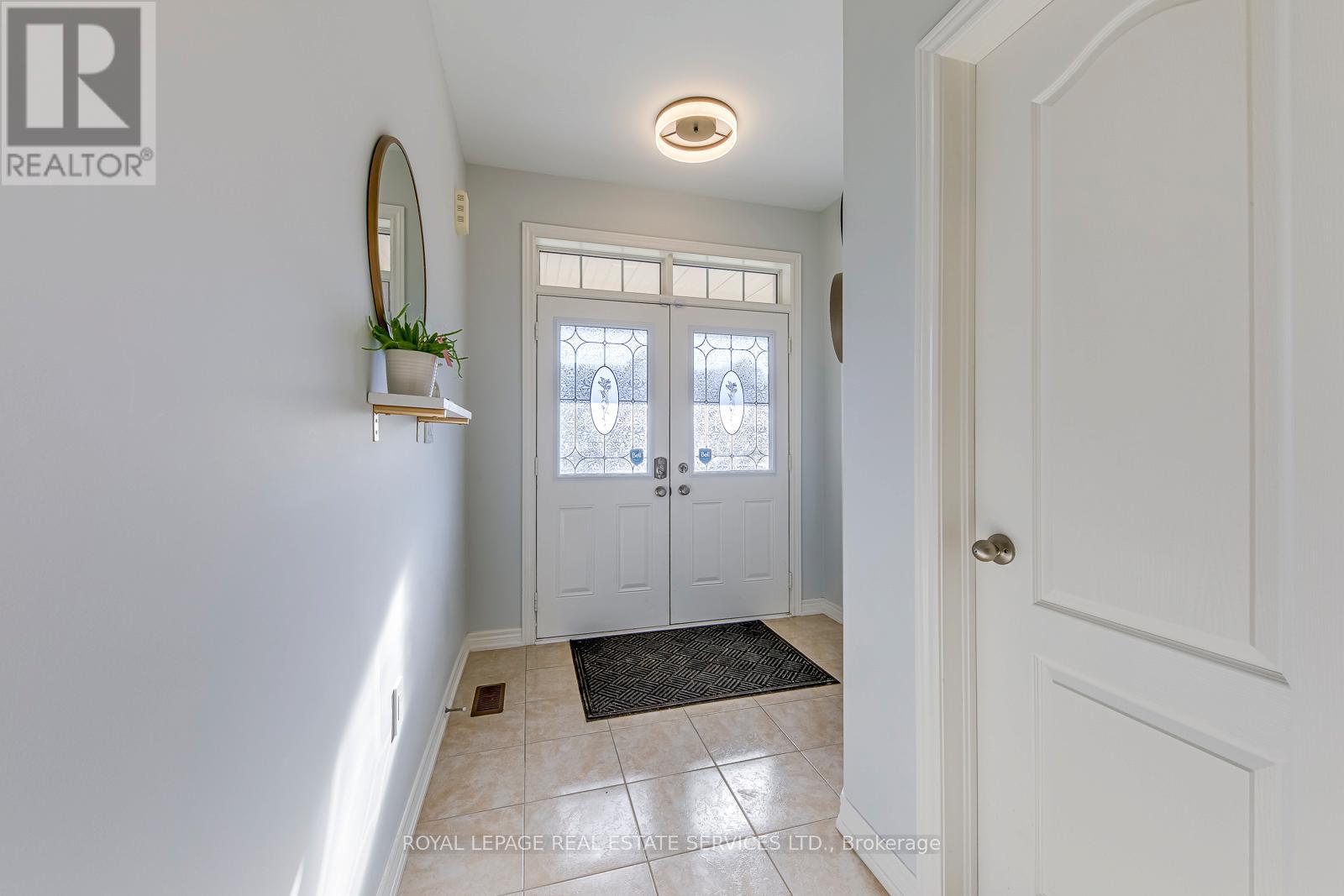 563 Settlers Road W, Oakville, Ontario  L6M 1N7 - Photo 5 - W12704514