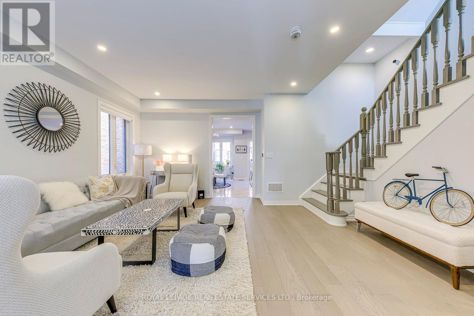 563 Settlers Road W, Oakville, Ontario  L6M 1N7 - Photo 6 - W12704514