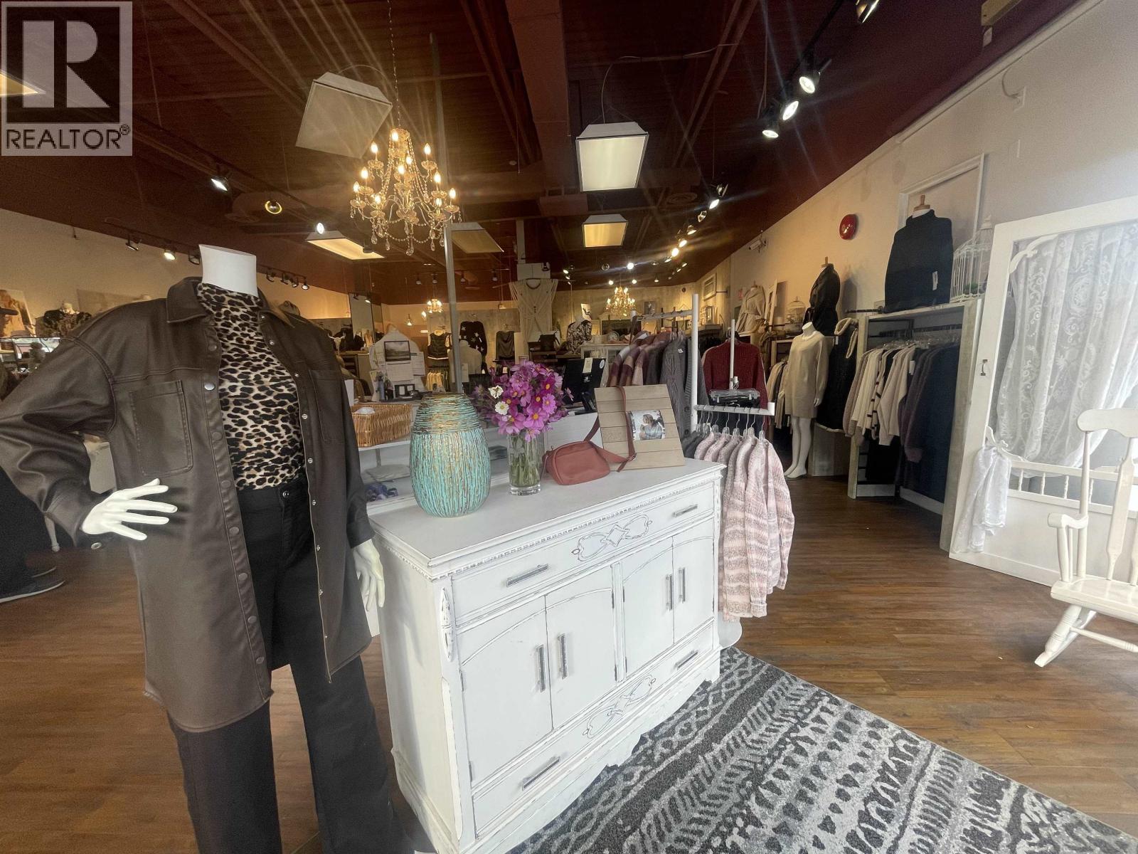 1309 Pemberton Avenue, Squamish, British Columbia  V8B 0A1 - Photo 5 - C8075133