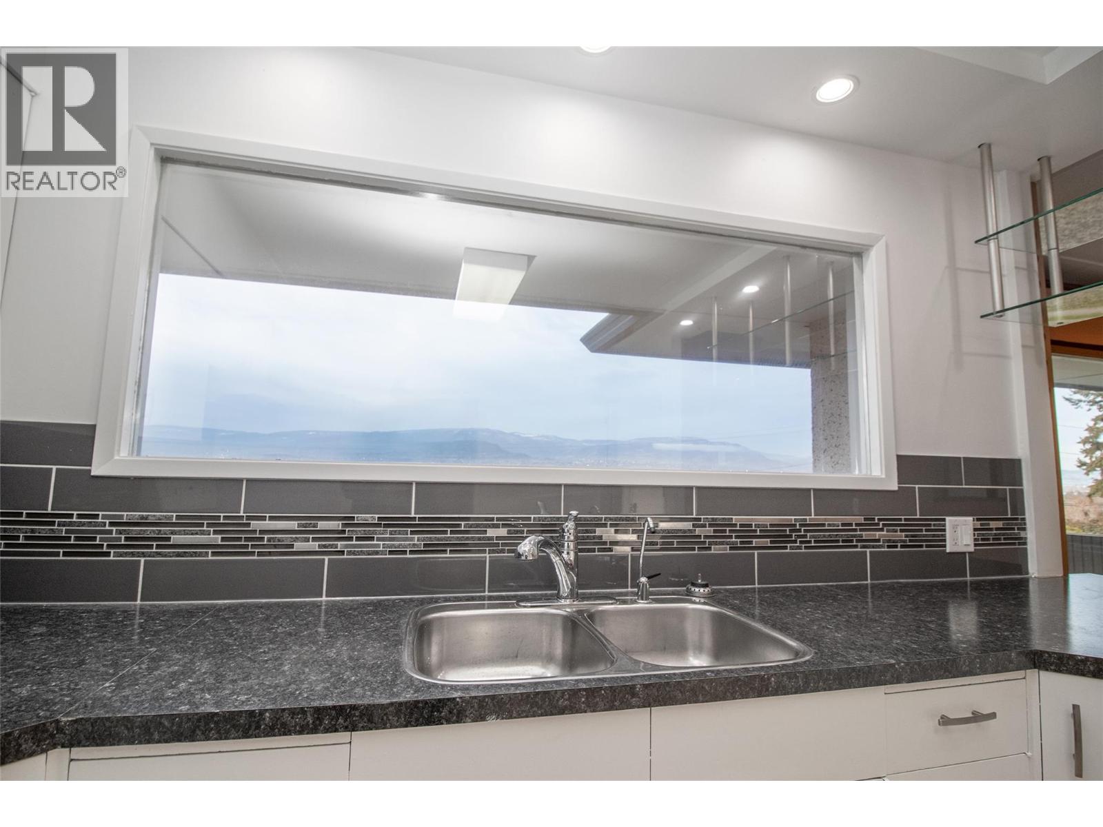 4829 Lakeshore Road, Kelowna, British Columbia  V1W 4H6 - Photo 4 - 10372995