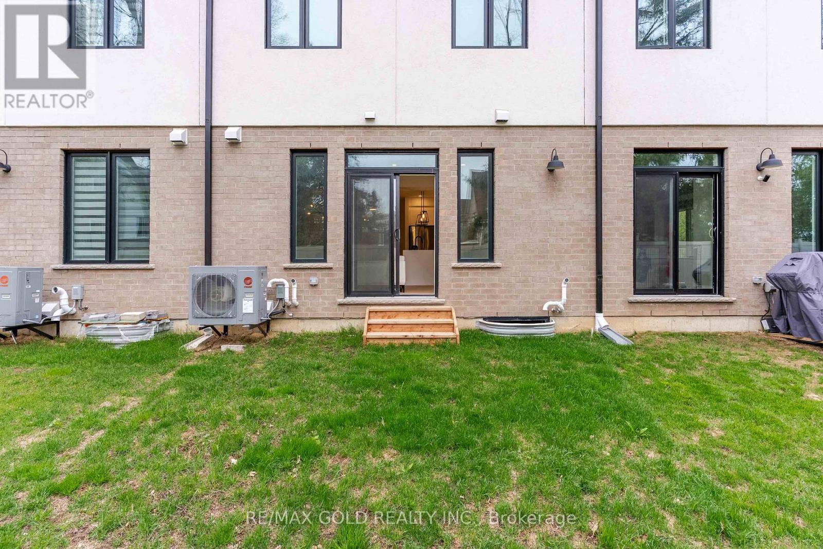 19 - 143 Elgin Street N, Cambridge, Ontario  N1R 0E1 - Photo 33 - X12704298