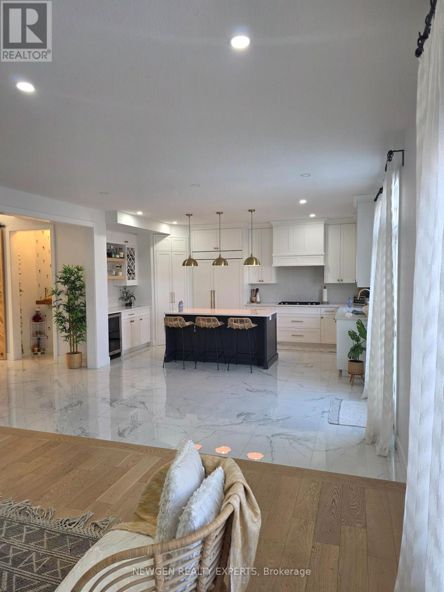 1886 Trailsway Drive, London South, Ontario  N6K 0K7 - Photo 11 - X12704394