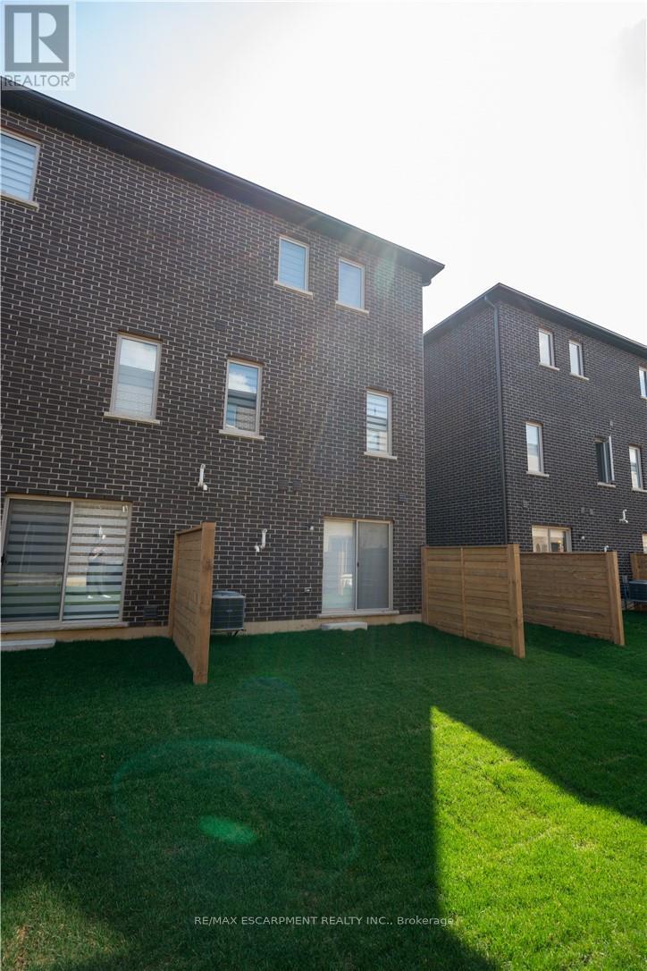 15 Raspberry Lane, Hamilton, Ontario  L0R 1W0 - Photo 4 - X12704504