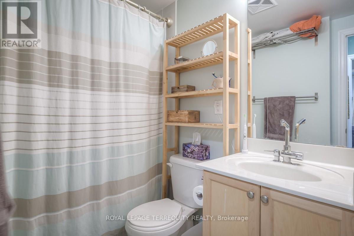 401 - 47 Macaulay Avenue, Toronto, Ontario  M6P 3P5 - Photo 10 - W12704012