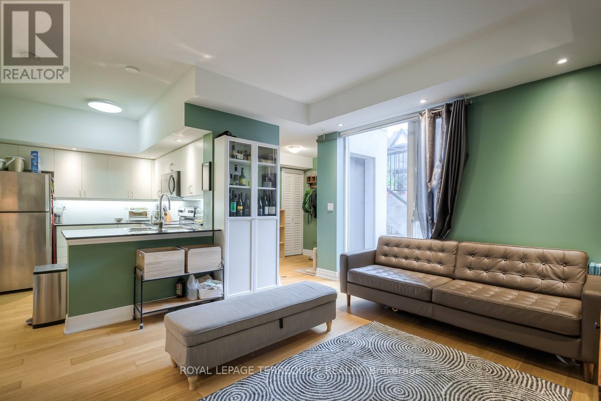 401 - 47 Macaulay Avenue, Toronto, Ontario  M6P 3P5 - Photo 2 - W12704012