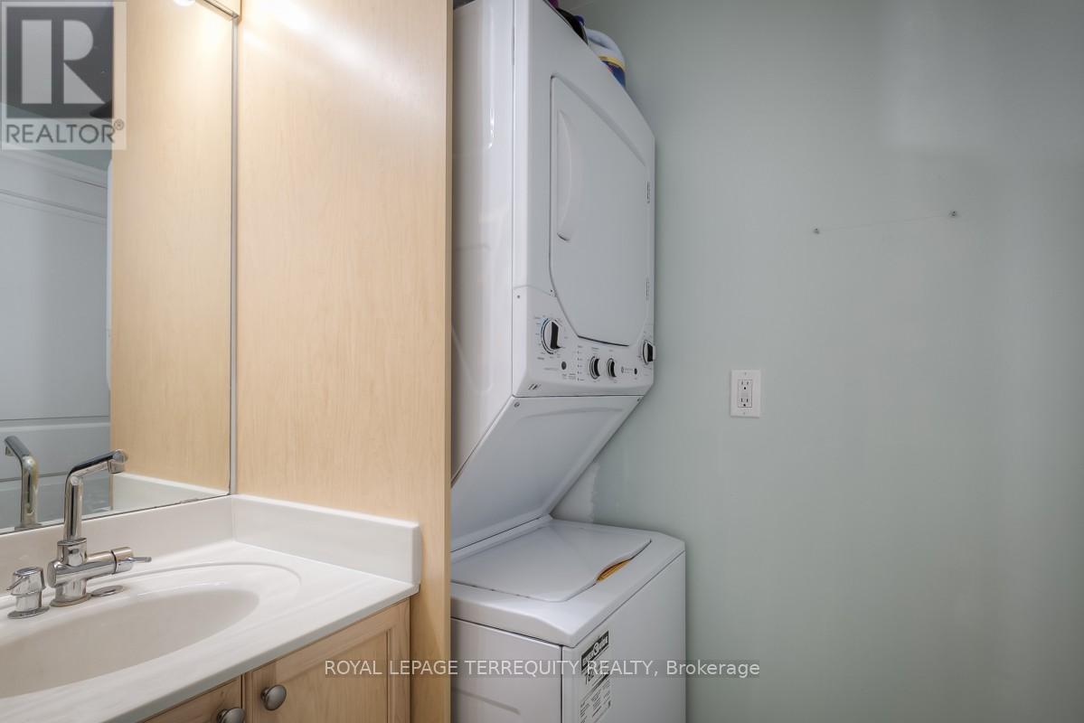 401 - 47 Macaulay Avenue, Toronto, Ontario  M6P 3P5 - Photo 11 - W12704012