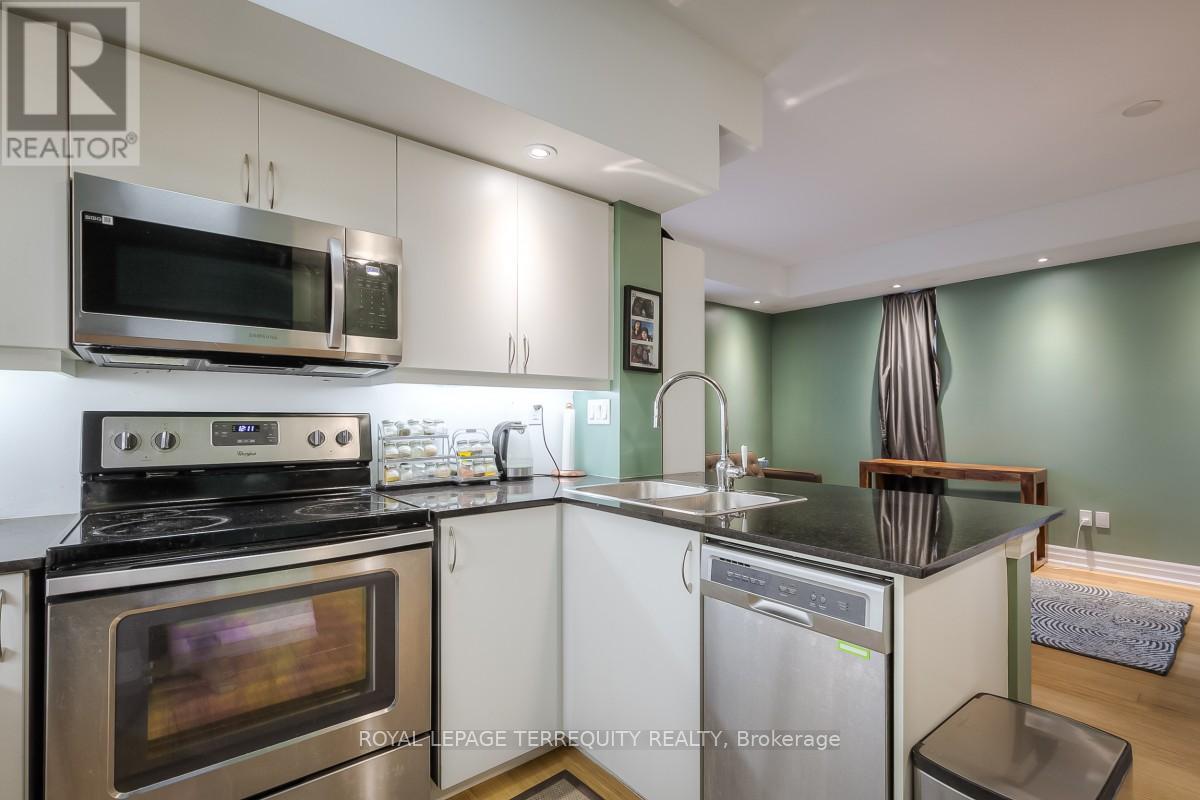 401 - 47 Macaulay Avenue, Toronto, Ontario  M6P 3P5 - Photo 4 - W12704012