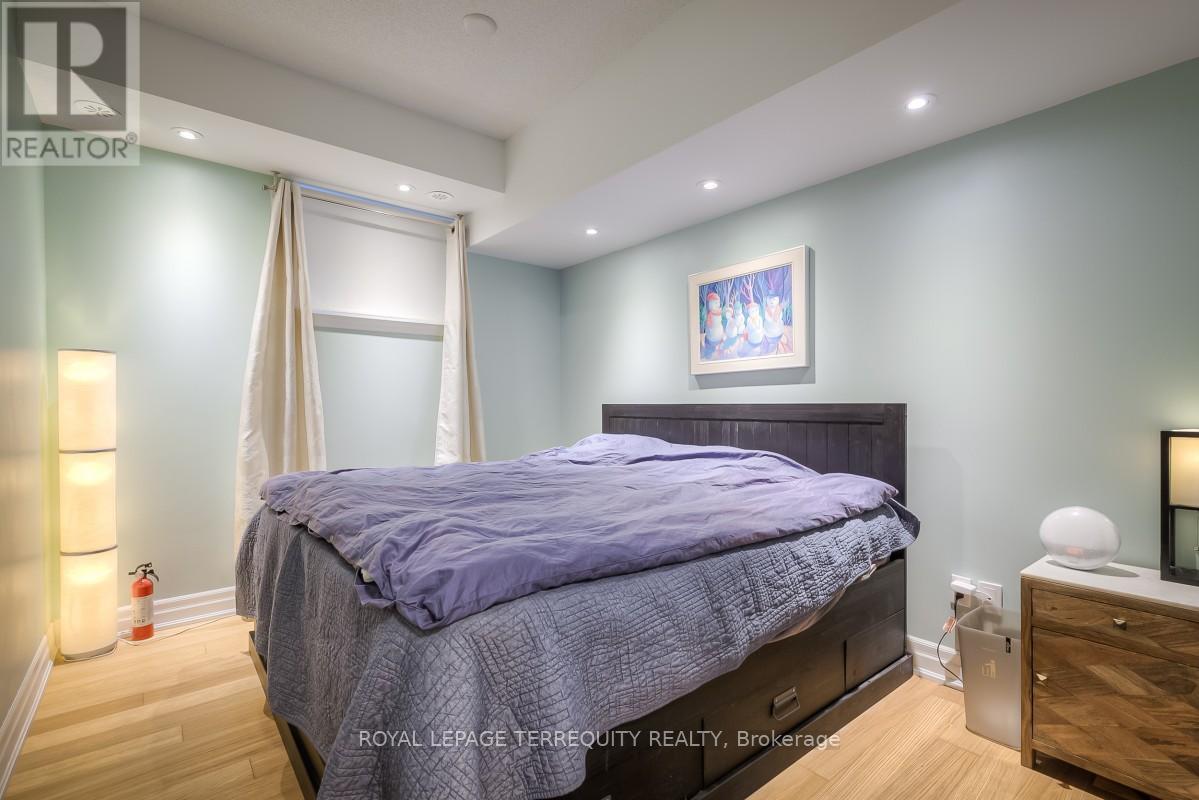 401 - 47 Macaulay Avenue, Toronto, Ontario  M6P 3P5 - Photo 8 - W12704012