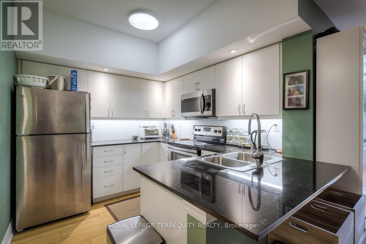 401 - 47 Macaulay Avenue, Toronto, Ontario  M6P 3P5 - Photo 3 - W12704012