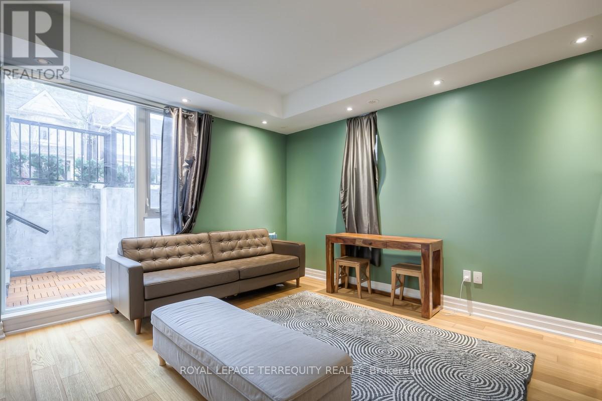 401 - 47 Macaulay Avenue, Toronto, Ontario  M6P 3P5 - Photo 5 - W12704012