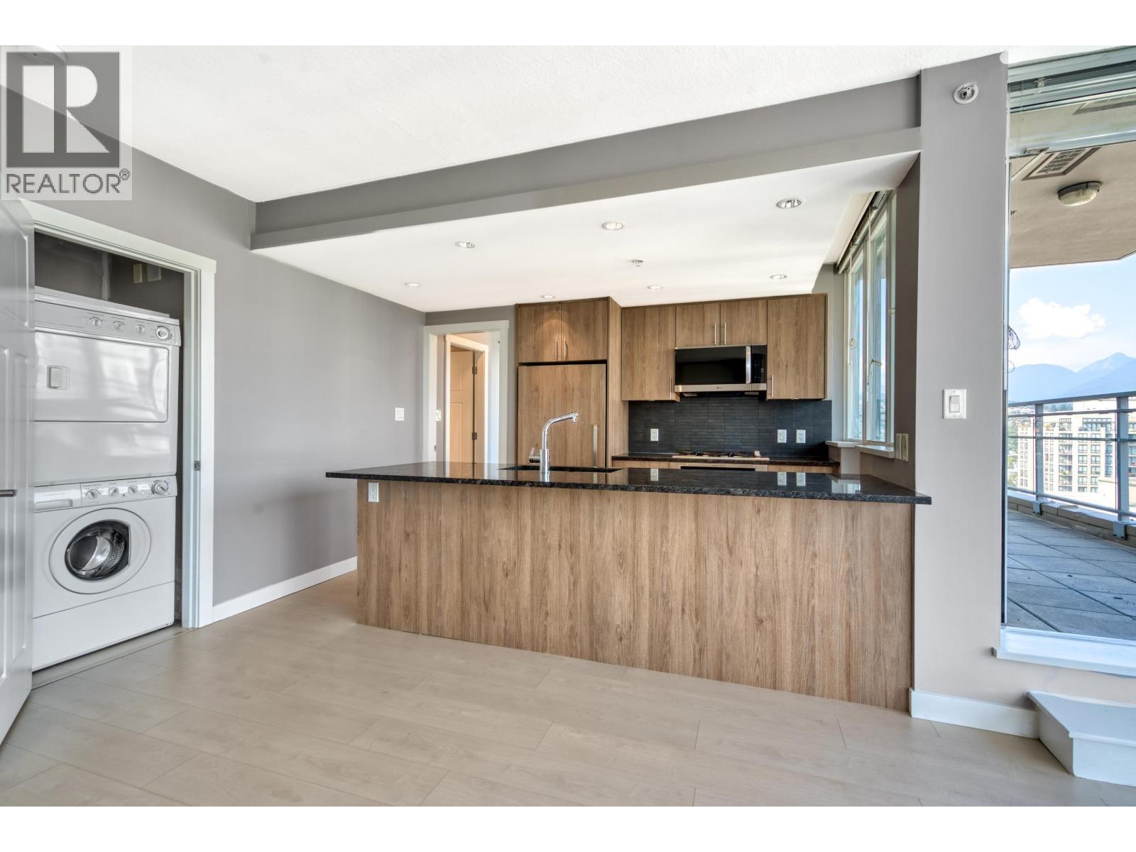 3104 2978 Glen Drive, Coquitlam, British Columbia  V3B 0C3 - Photo 27 - R3080315