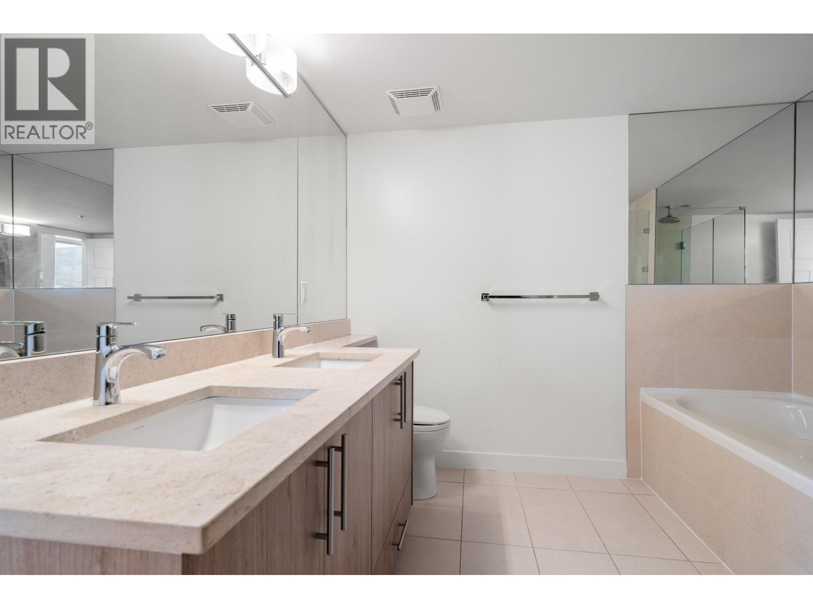 3104 2978 Glen Drive, Coquitlam, British Columbia  V3B 0C3 - Photo 19 - R3080315