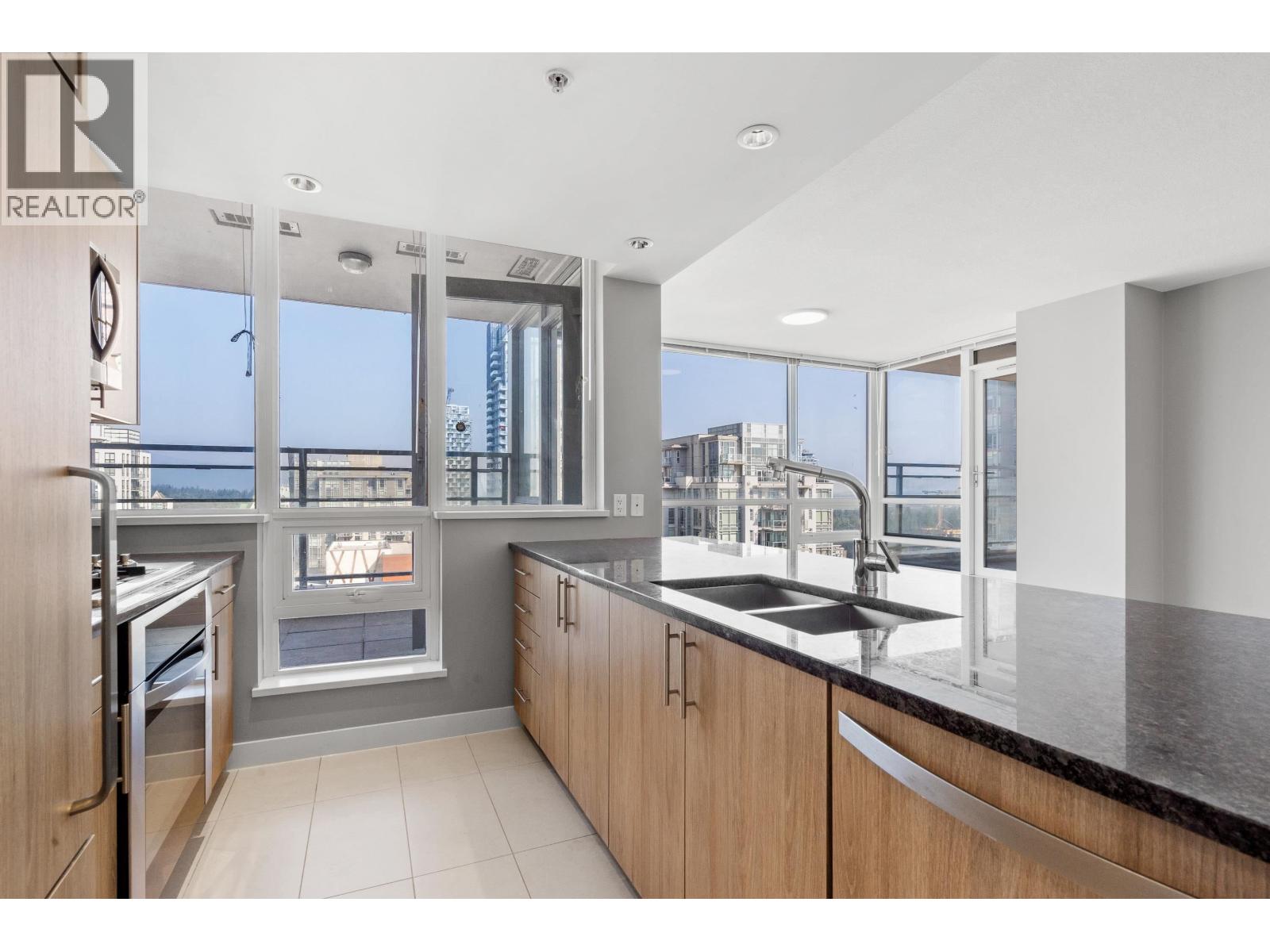 3104 2978 Glen Drive, Coquitlam, British Columbia  V3B 0C3 - Photo 9 - R3080315