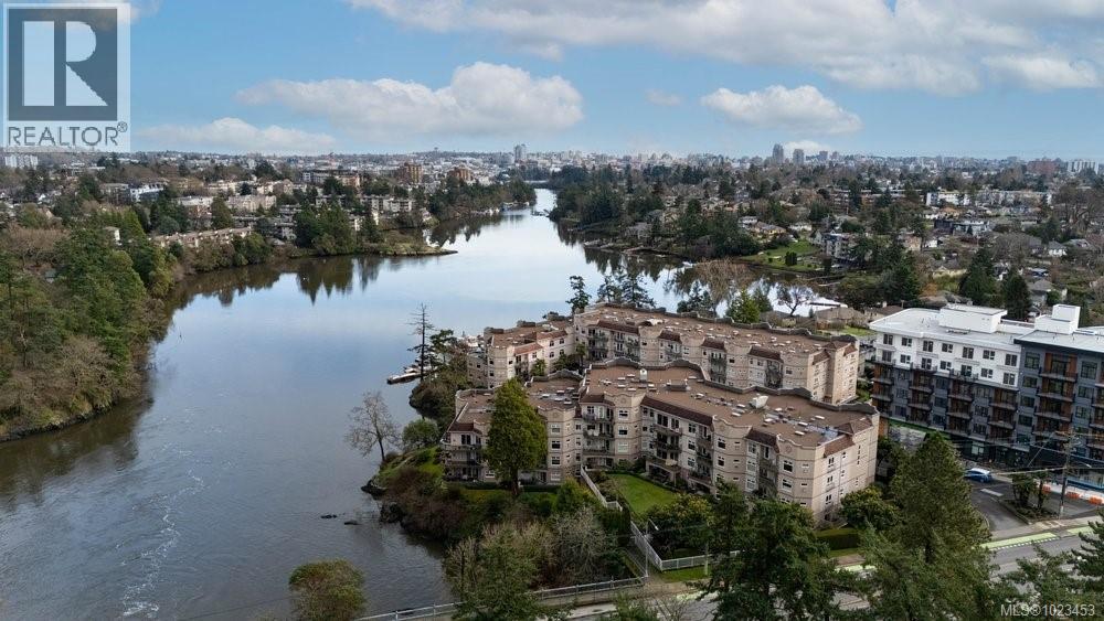 401 1085 Tillicum Rd, Esquimalt, British Columbia  V9A 7M3 - Photo 3 - 1023453