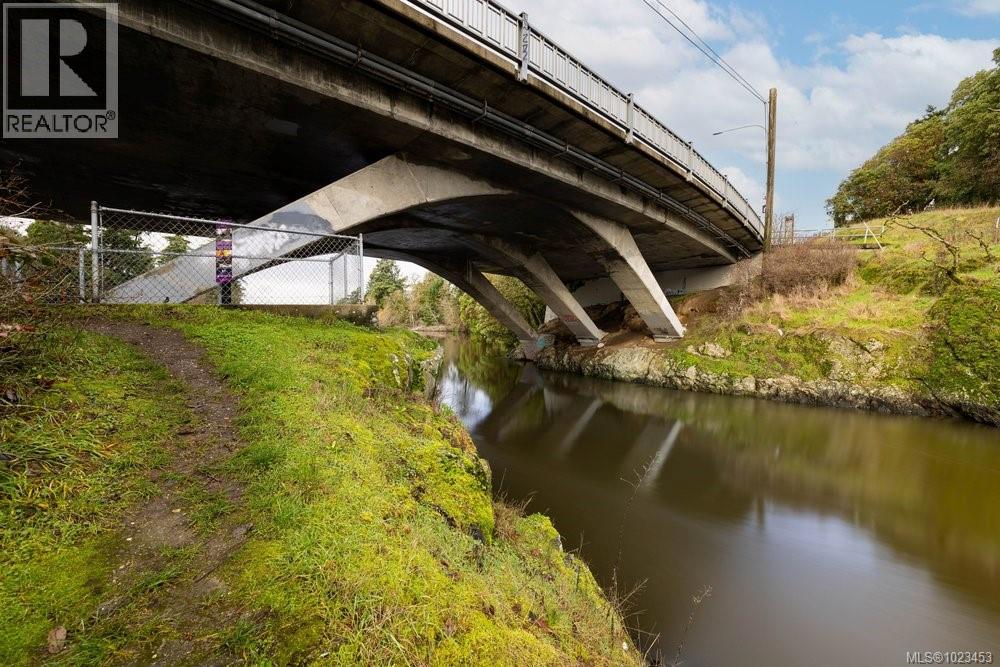 401 1085 Tillicum Rd, Esquimalt, British Columbia  V9A 7M3 - Photo 38 - 1023453