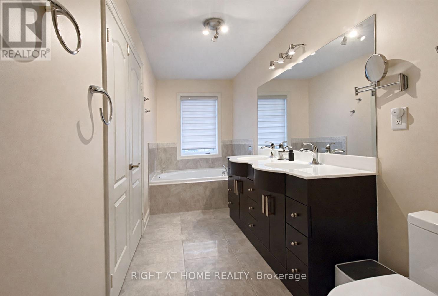 4 Forest Run Boulevard, Vaughan, Ontario  L4K 5J8 - Photo 15 - N12704588