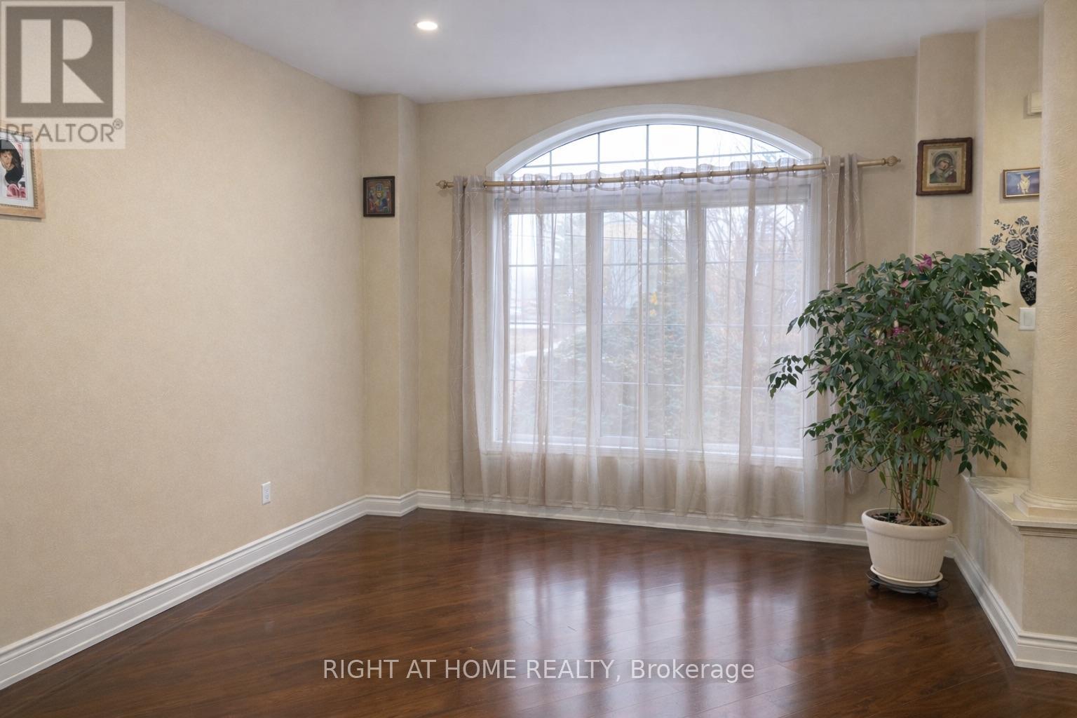 4 Forest Run Boulevard, Vaughan, Ontario  L4K 5J8 - Photo 4 - N12704588