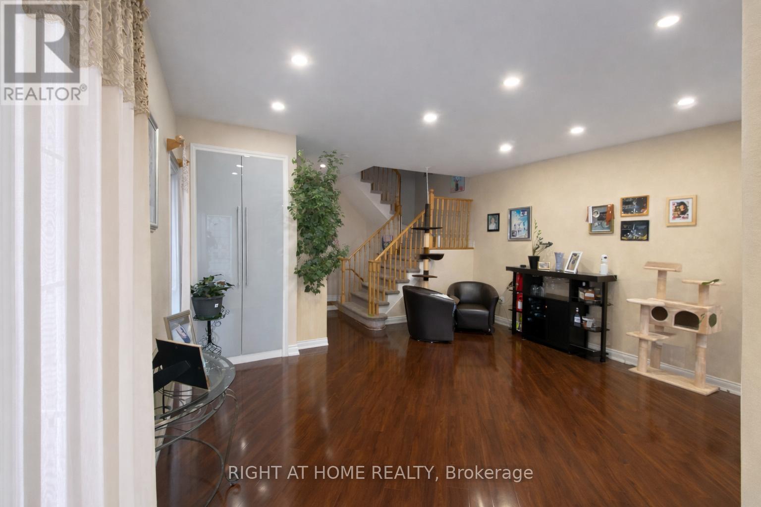 4 Forest Run Boulevard, Vaughan, Ontario  L4K 5J8 - Photo 5 - N12704588