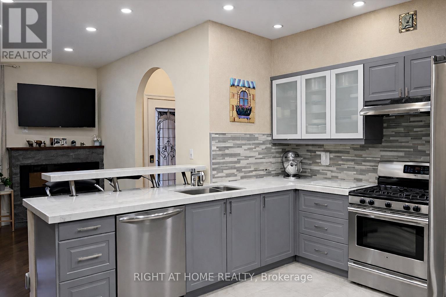 4 Forest Run Boulevard, Vaughan, Ontario  L4K 5J8 - Photo 6 - N12704588