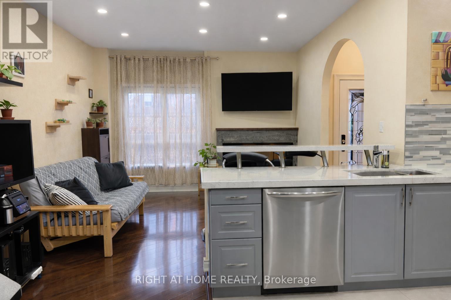 4 Forest Run Boulevard, Vaughan, Ontario  L4K 5J8 - Photo 8 - N12704588