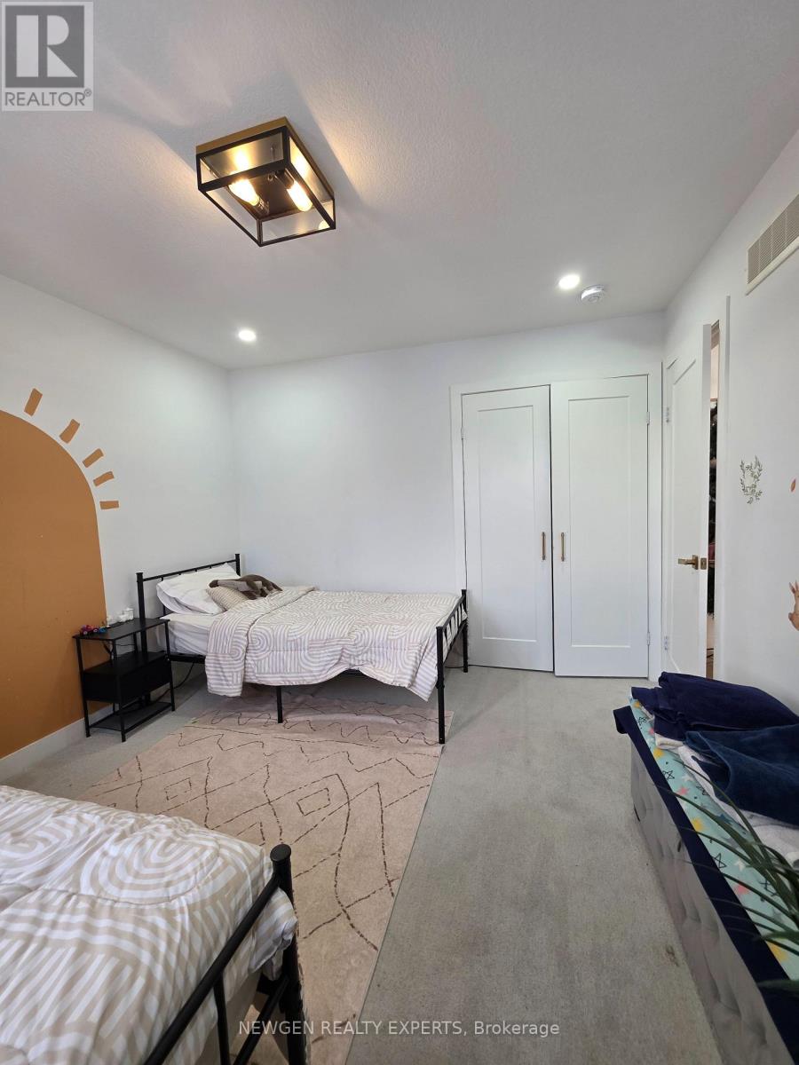 1886 Trailsway Drive, London South, Ontario  N6K 0K7 - Photo 17 - X12704394