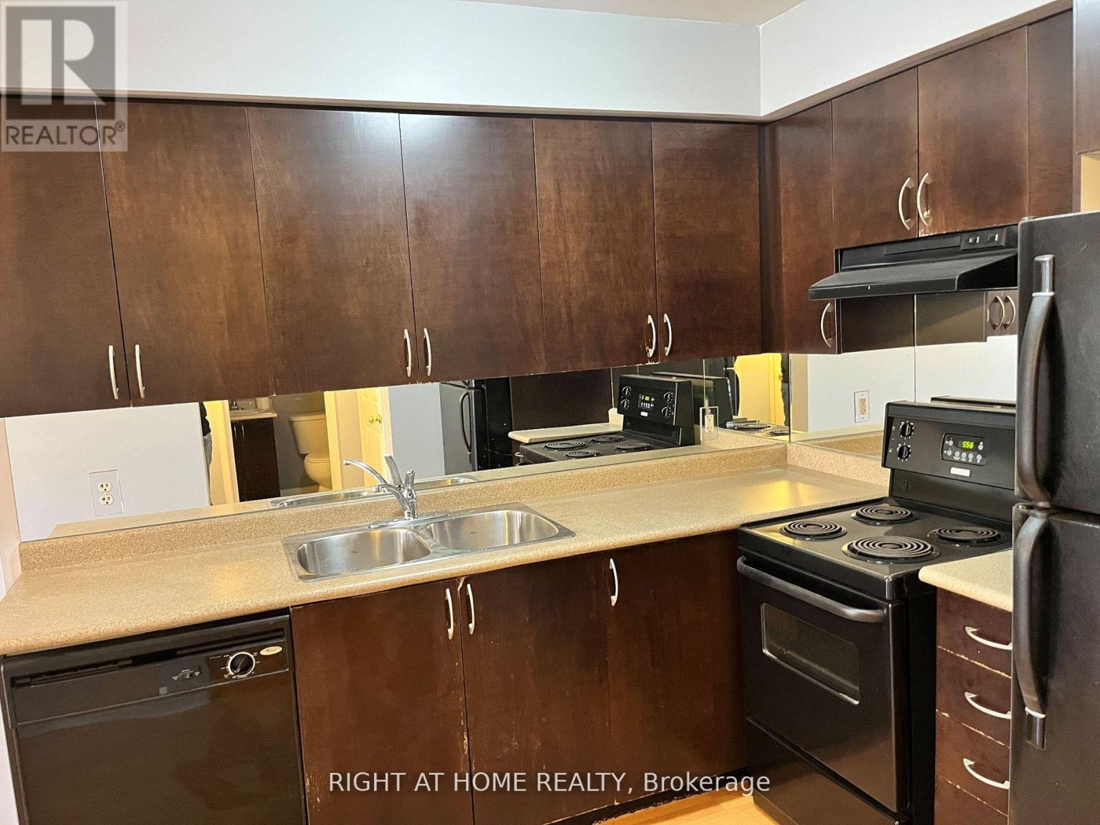 323 - 4975 Southampton Drive, Mississauga, Ontario  L5M 8E4 - Photo 6 - W12704540