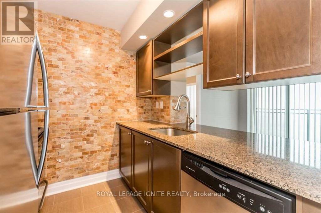 2105 - 215 Queen Street E, Brampton, Ontario  L6W 0A9 - Photo 3 - W12704542