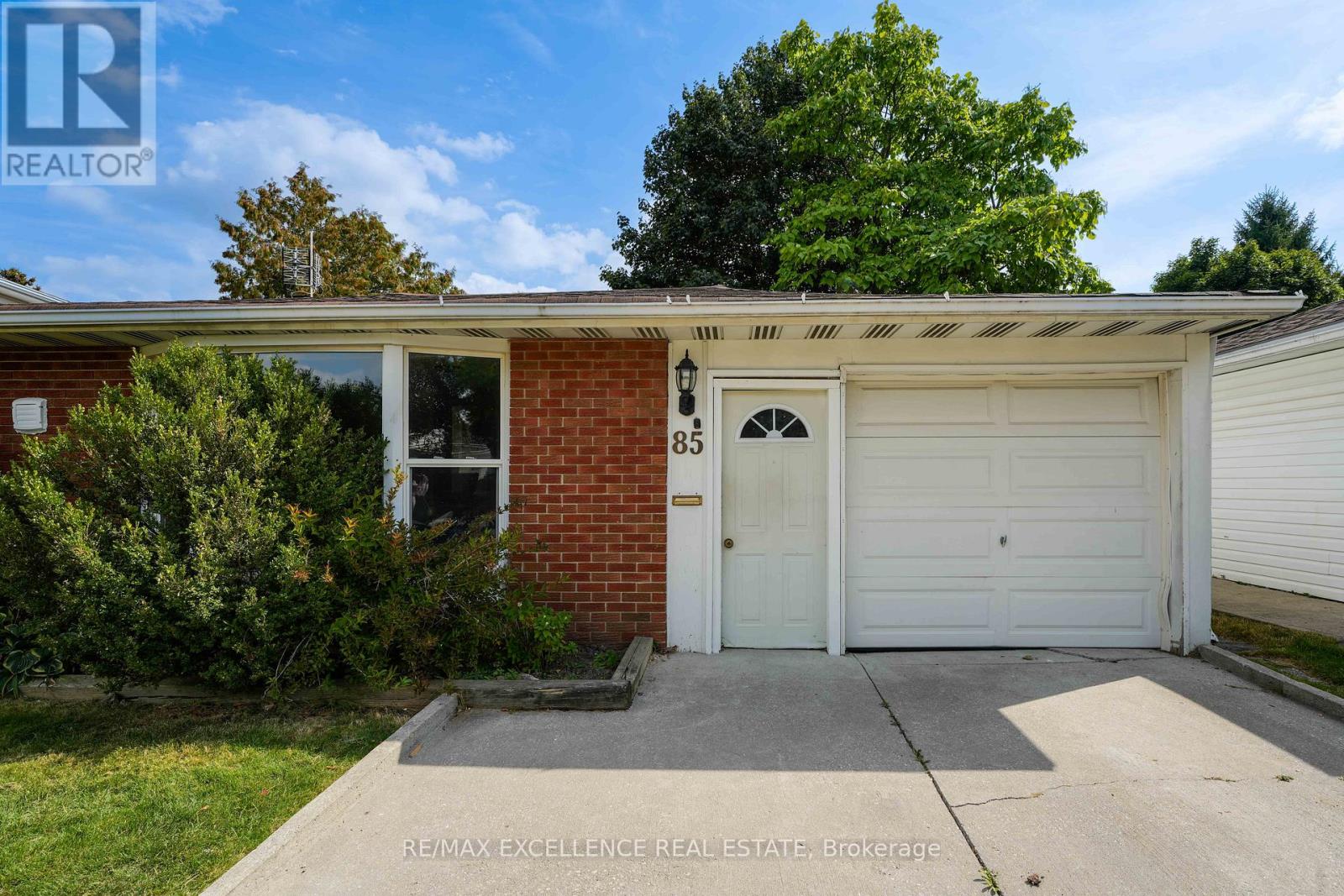 85 Watson Crescent, Brampton, Ontario  L6W 1E5 - Photo 4 - W12704544