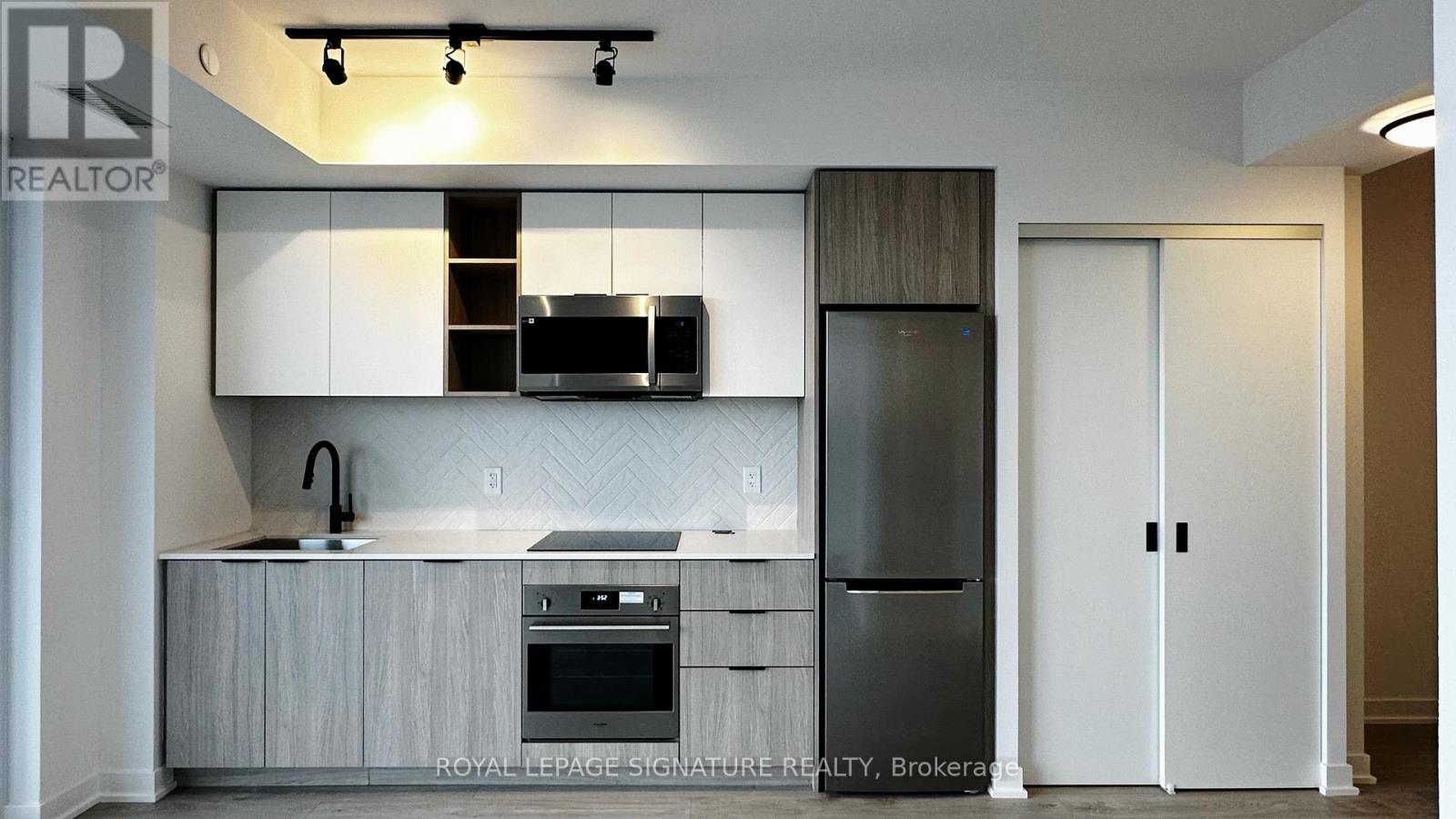 1610 - 36 Zorra Street, Toronto, Ontario  M8Z 1R7 - Photo 3 - W12704566