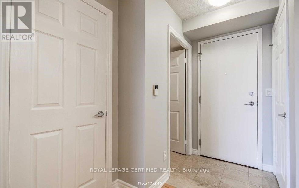 1430 - 3888 Duke Of York Boulevard, Mississauga, Ontario  L5B 4P5 - Photo 6 - W12704574