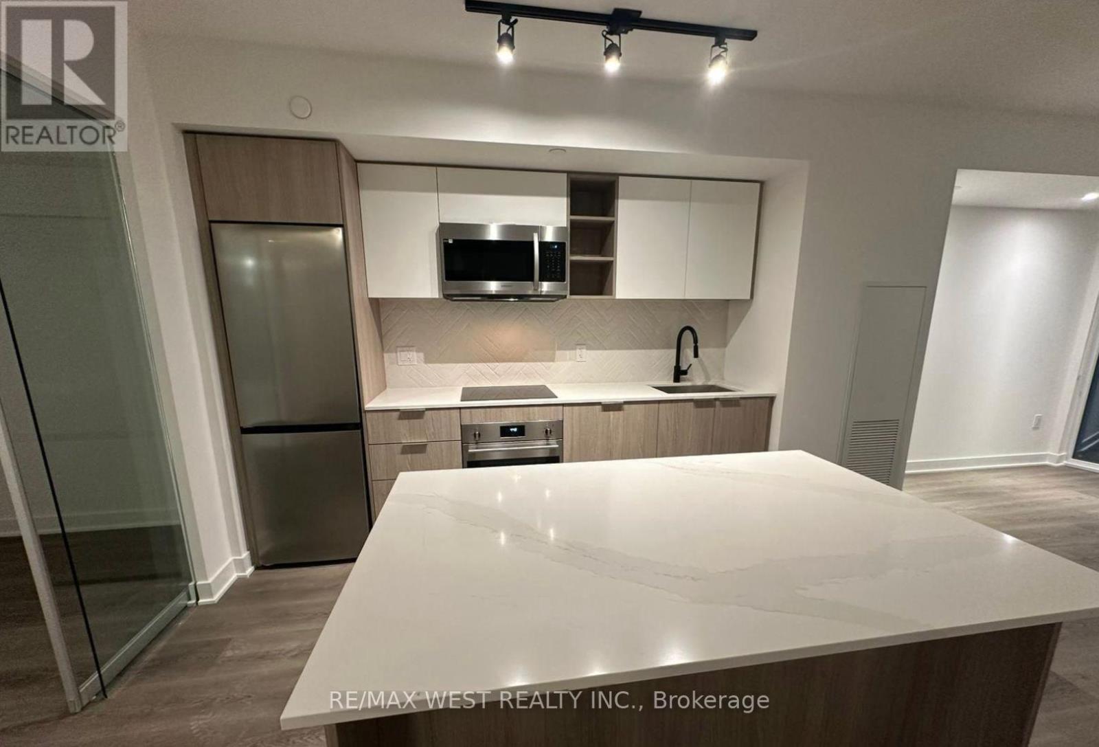 422 - 36 Zorra Street, Toronto, Ontario  M8Z 1R7 - Photo 3 - W12704576