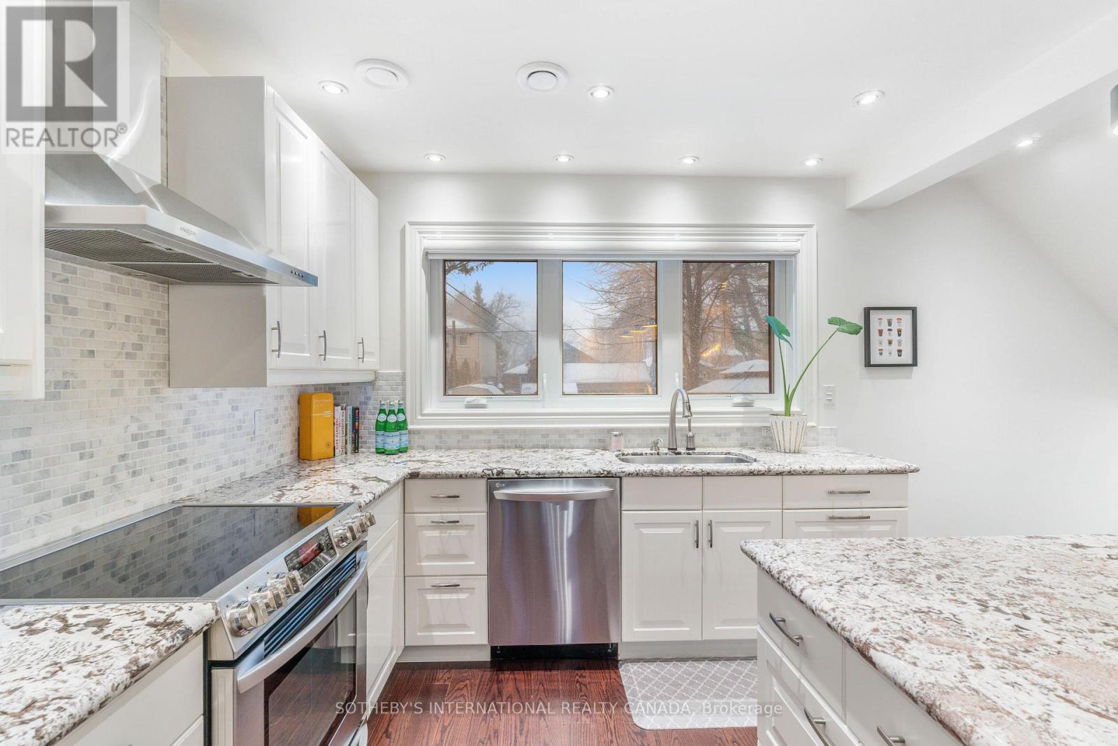 38 Guthrie Avenue, Toronto, Ontario  M8Y 3L1 - Photo 10 - W12704602