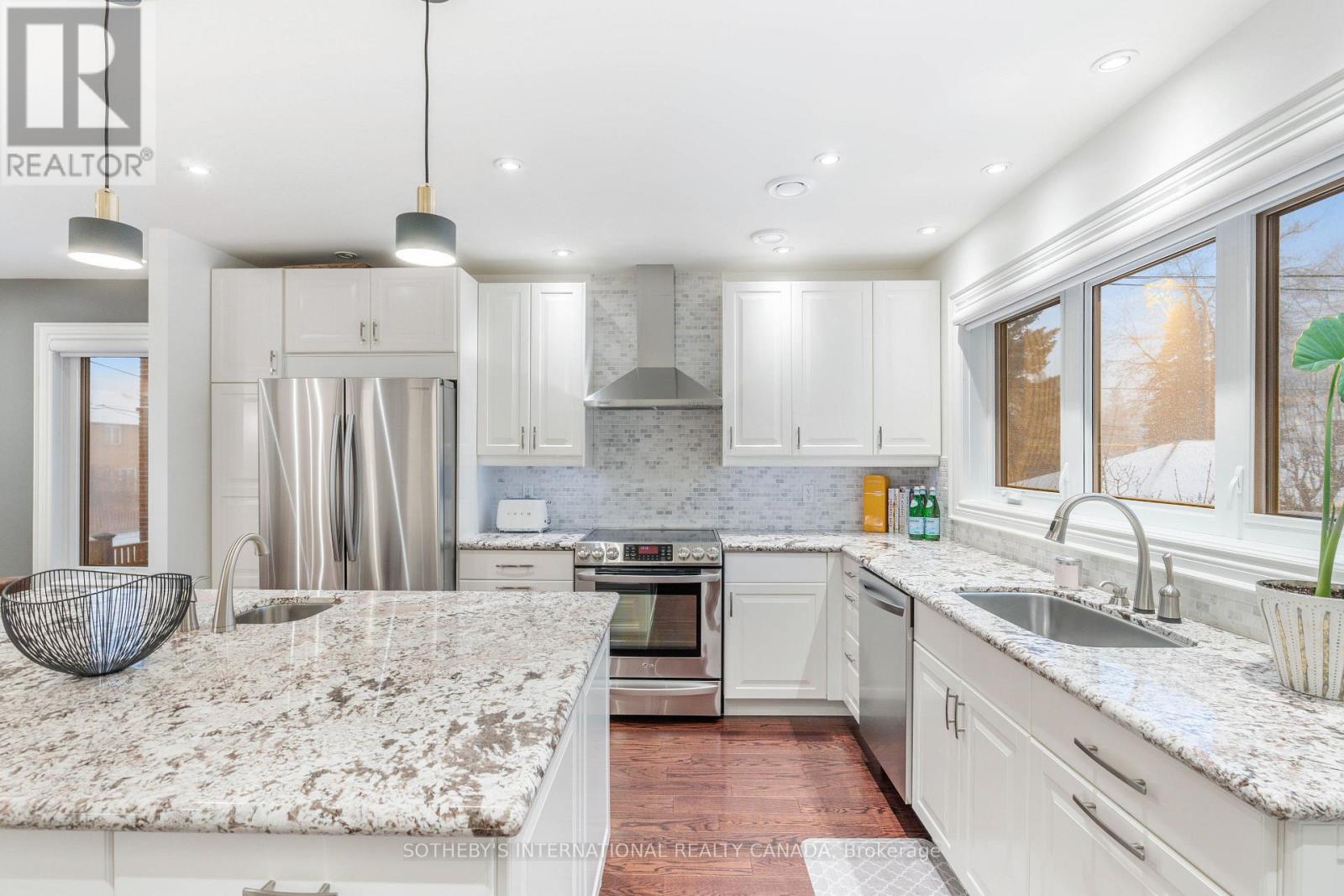 38 Guthrie Avenue, Toronto, Ontario  M8Y 3L1 - Photo 8 - W12704602